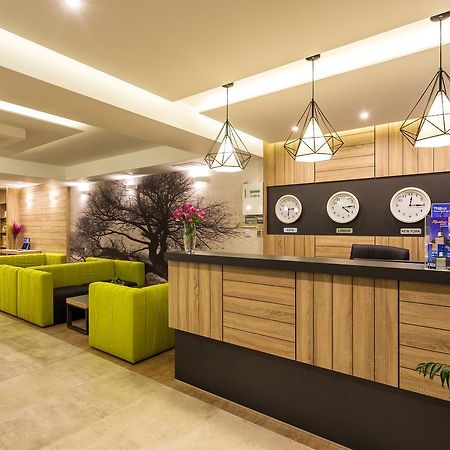 Hotel Compliment ตริยาฟนา ภายนอก รูปภาพ