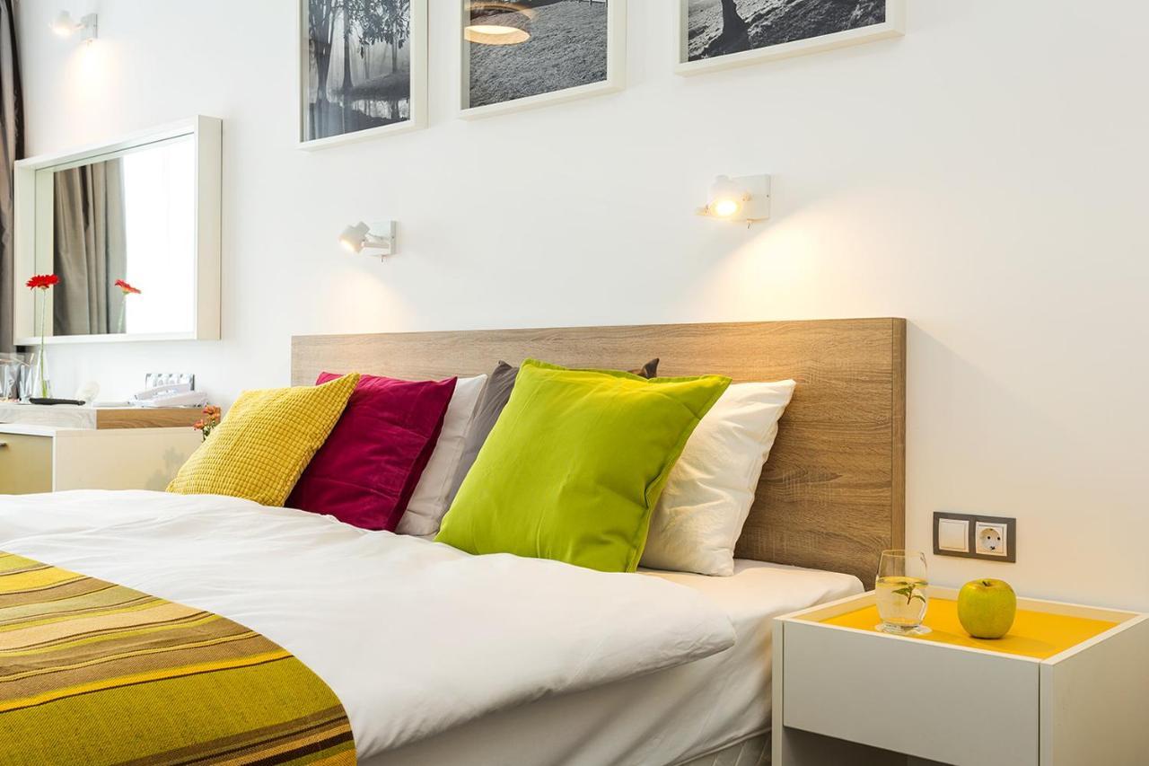 Hotel Compliment ตริยาฟนา ภายนอก รูปภาพ