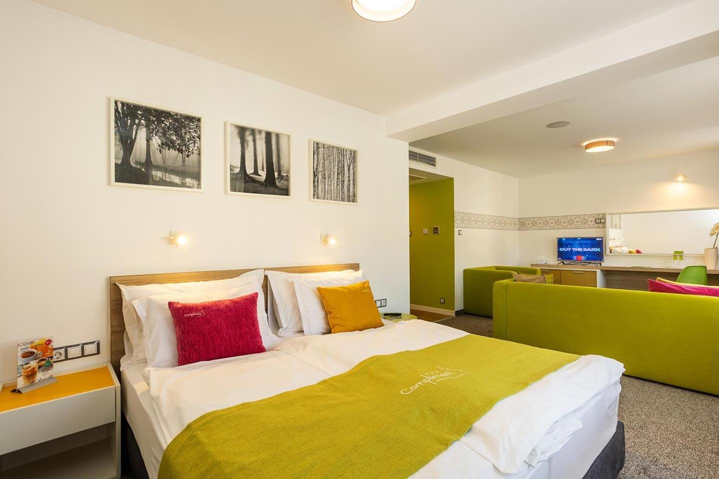 Hotel Compliment ตริยาฟนา ภายนอก รูปภาพ