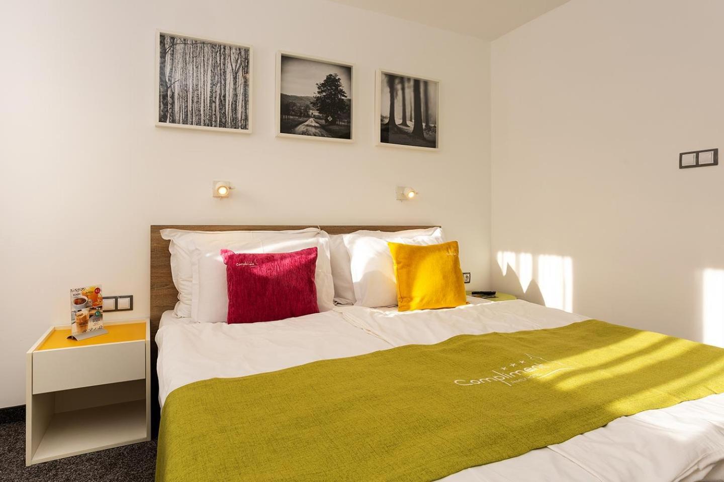Hotel Compliment ตริยาฟนา ภายนอก รูปภาพ