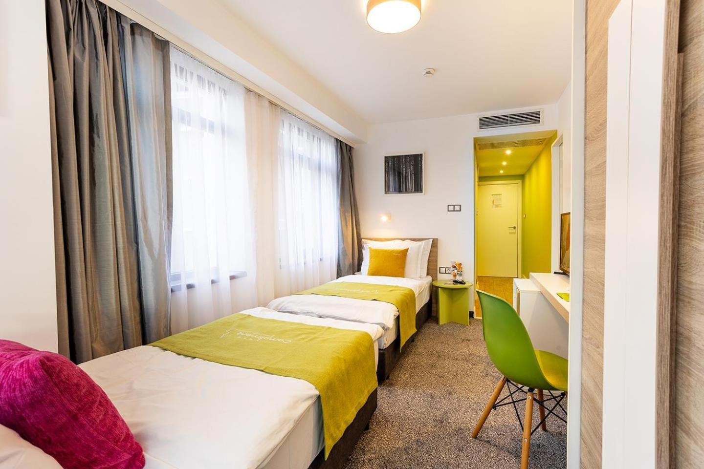 Hotel Compliment ตริยาฟนา ภายนอก รูปภาพ