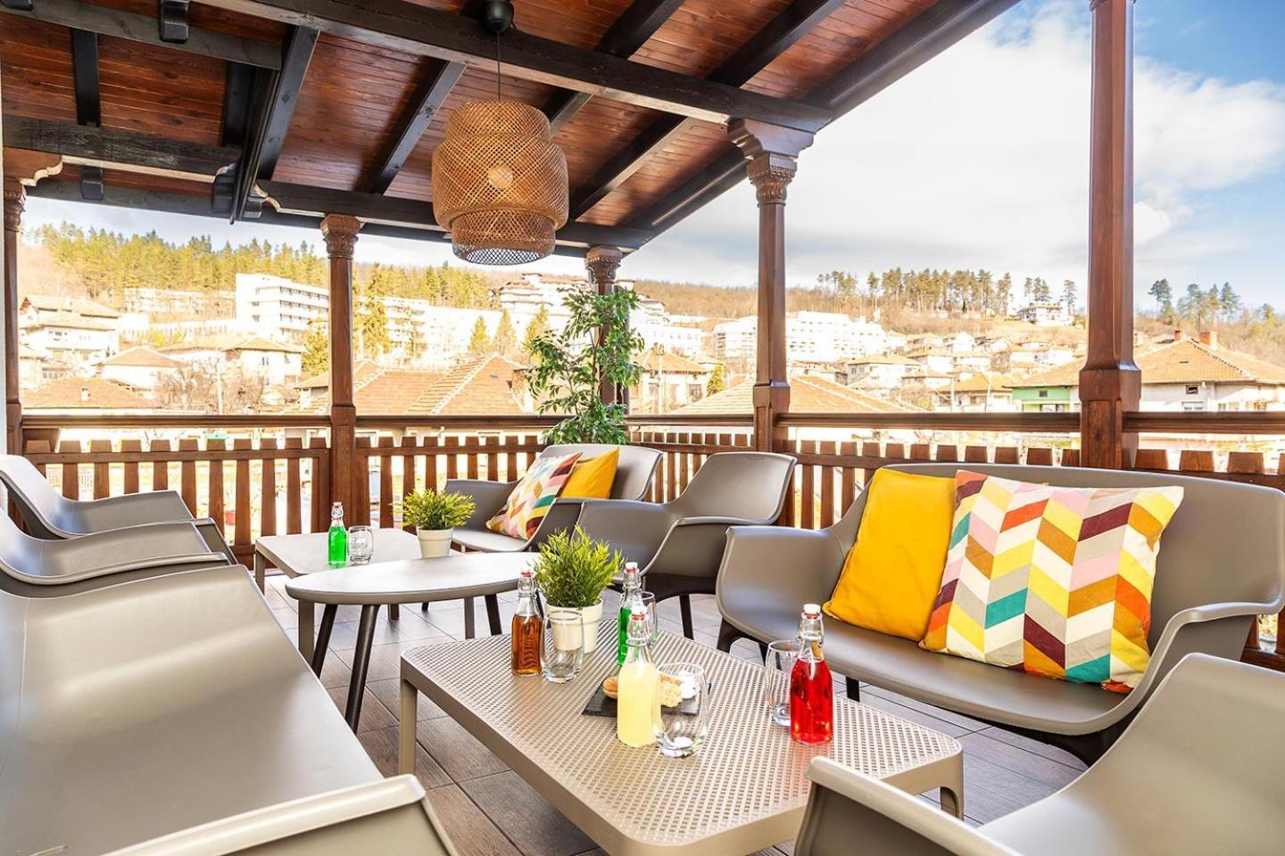 Hotel Compliment ตริยาฟนา ภายนอก รูปภาพ