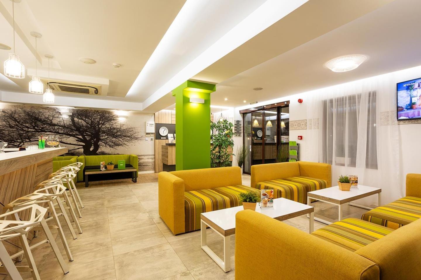 Hotel Compliment ตริยาฟนา ภายนอก รูปภาพ