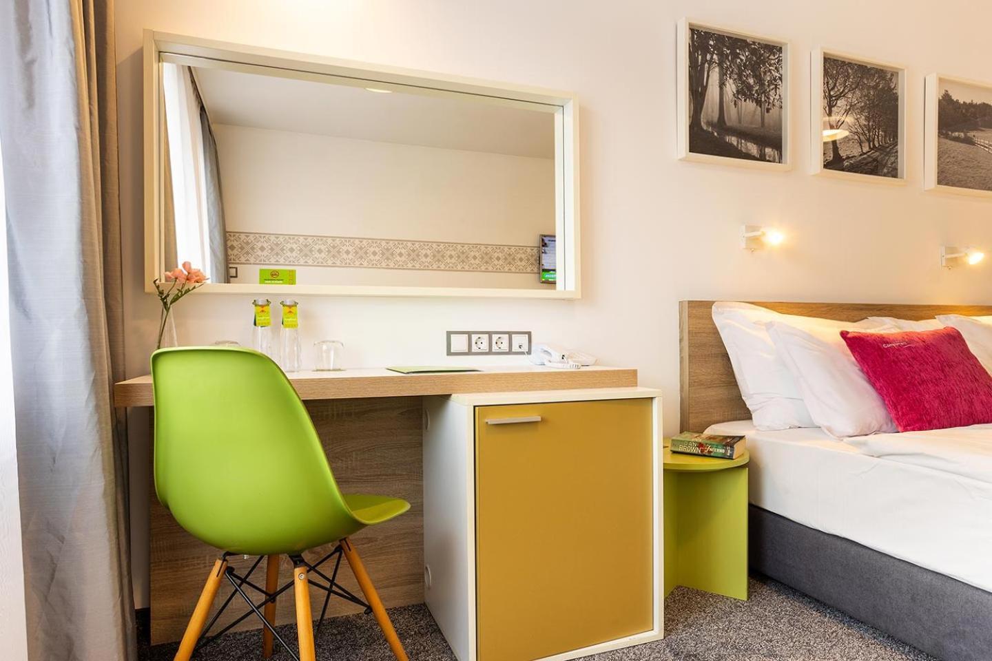 Hotel Compliment ตริยาฟนา ภายนอก รูปภาพ