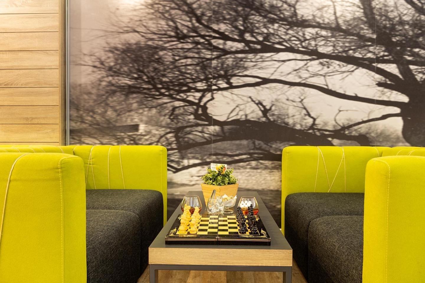 Hotel Compliment ตริยาฟนา ภายนอก รูปภาพ