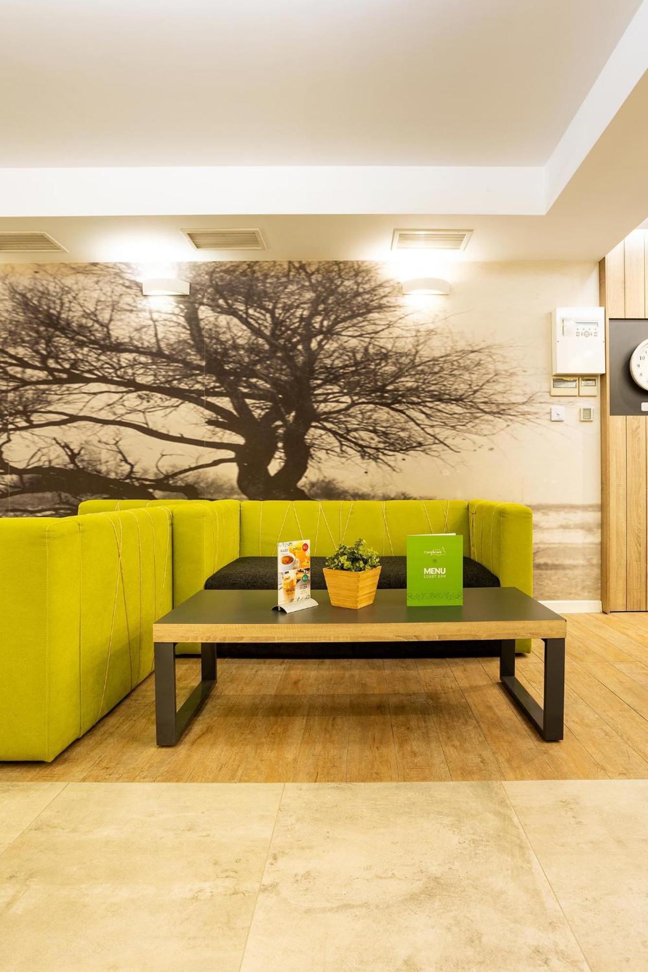 Hotel Compliment ตริยาฟนา ภายนอก รูปภาพ