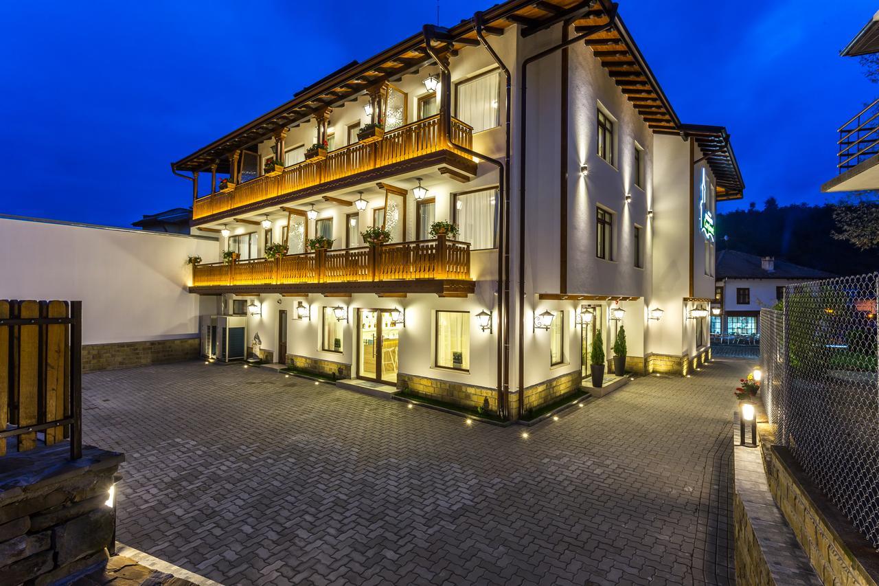 Hotel Compliment ตริยาฟนา ภายนอก รูปภาพ
