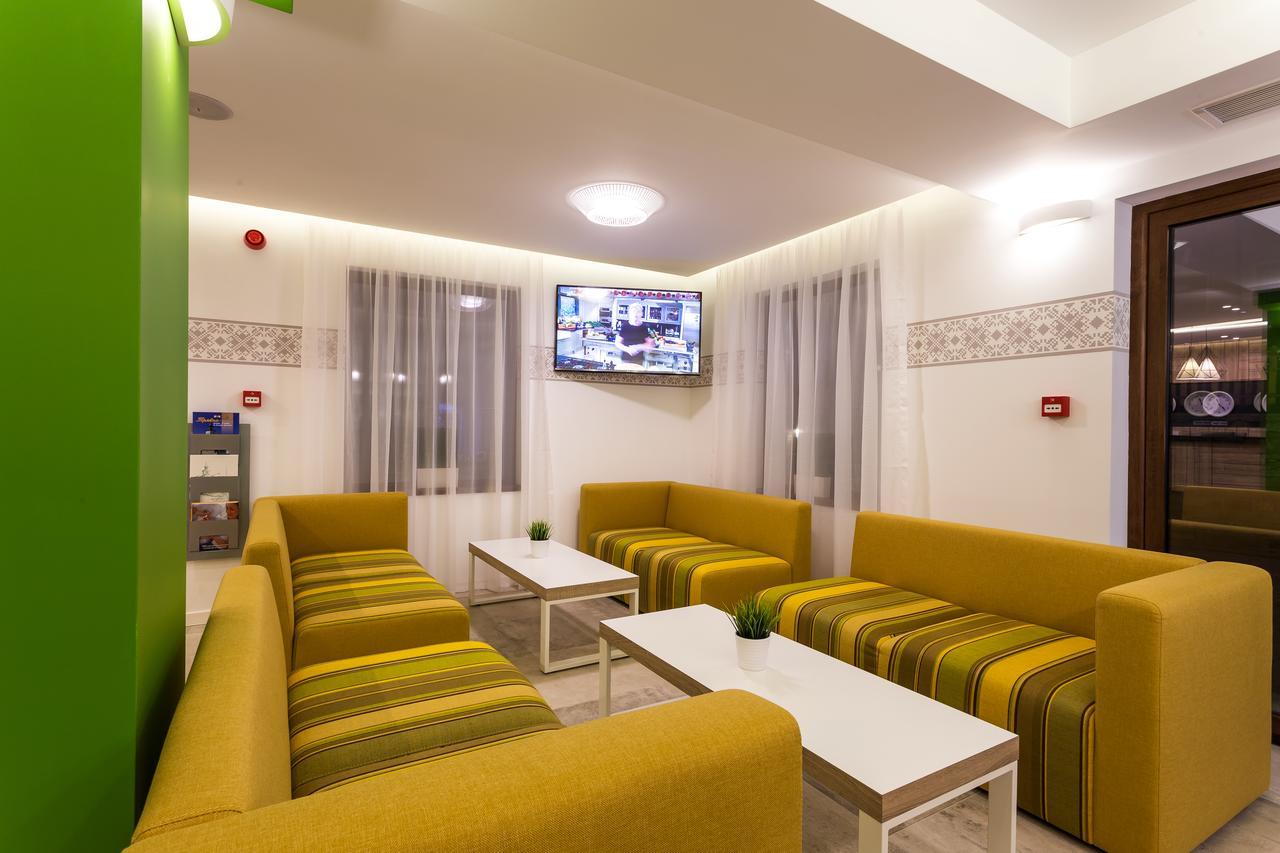 Hotel Compliment ตริยาฟนา ภายนอก รูปภาพ