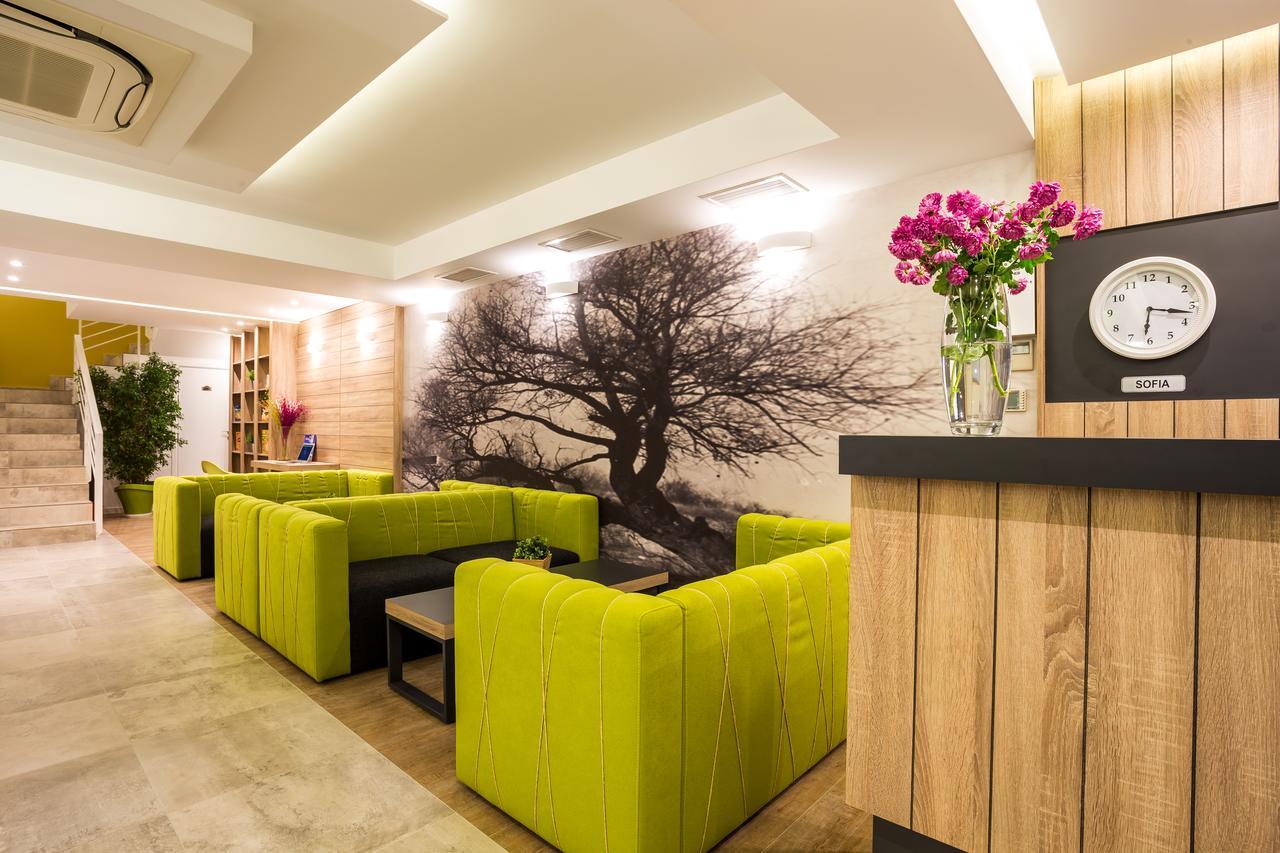 Hotel Compliment ตริยาฟนา ภายนอก รูปภาพ