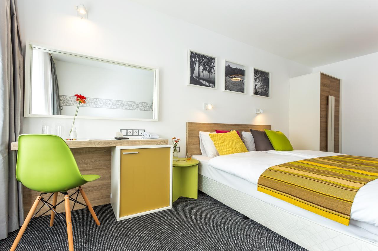 Hotel Compliment ตริยาฟนา ภายนอก รูปภาพ