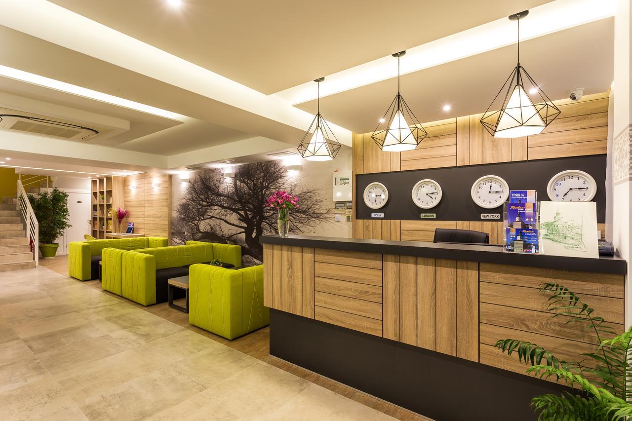 Hotel Compliment ตริยาฟนา ภายนอก รูปภาพ