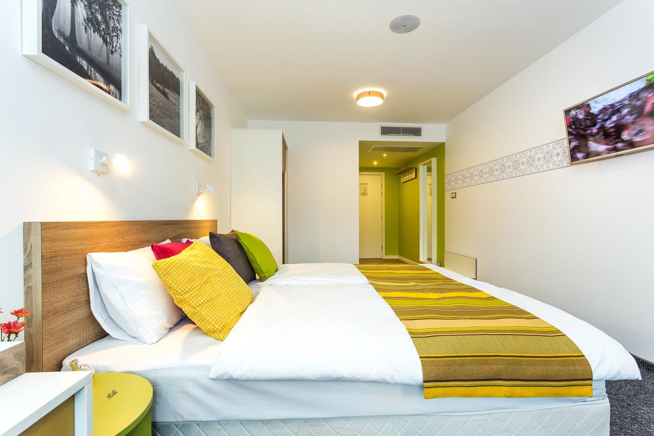 Hotel Compliment ตริยาฟนา ภายนอก รูปภาพ