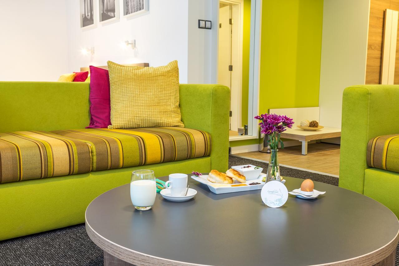 Hotel Compliment ตริยาฟนา ภายนอก รูปภาพ